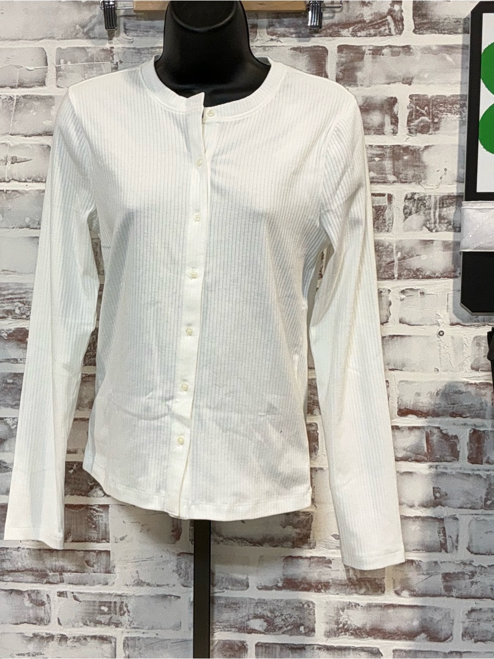 GAP White Ribbed Button-Front Top medium - Picture 7 of 7